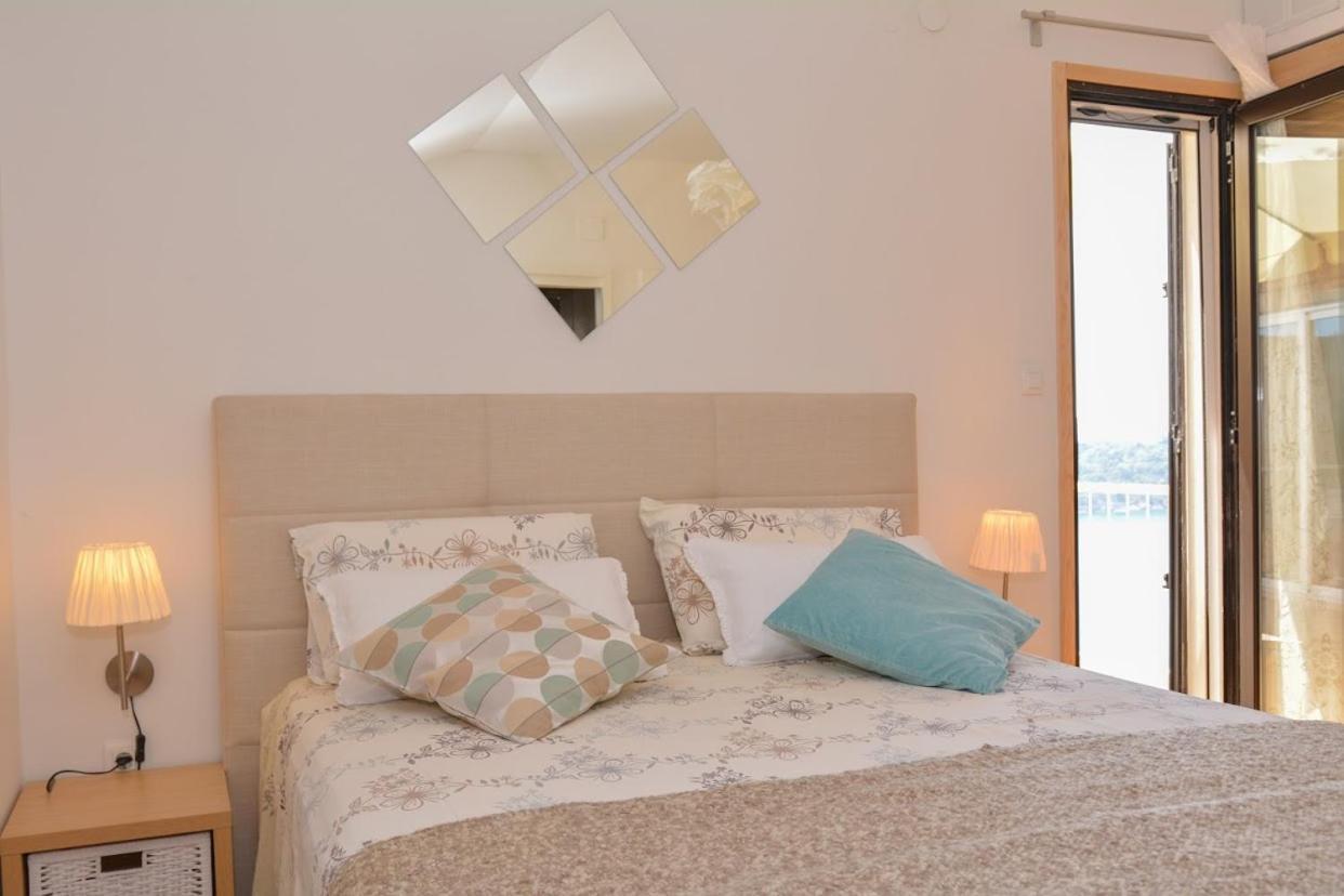 Apartment And Room Sveti Jakov 두브로브니크 외부 사진