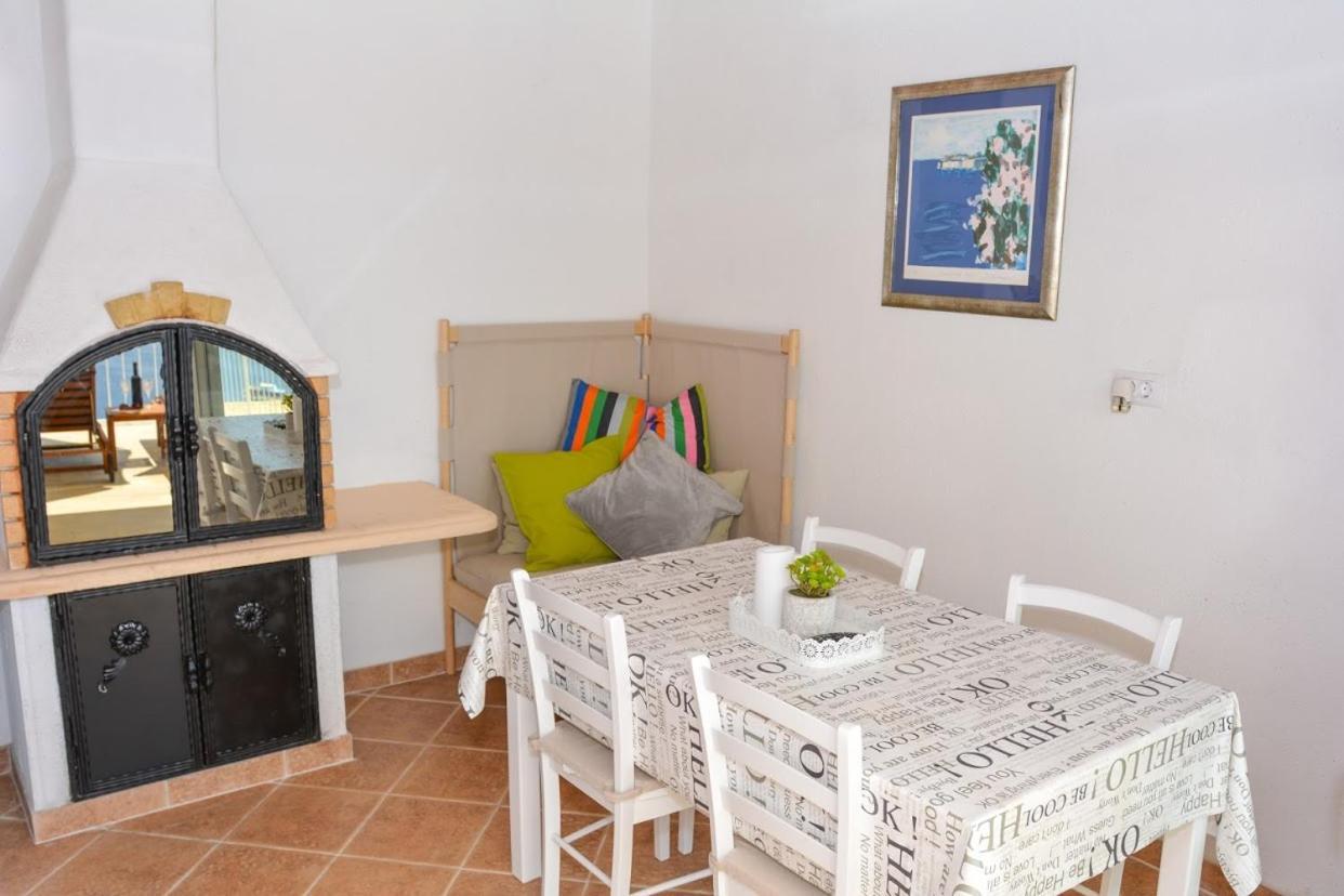 Apartment And Room Sveti Jakov 두브로브니크 외부 사진
