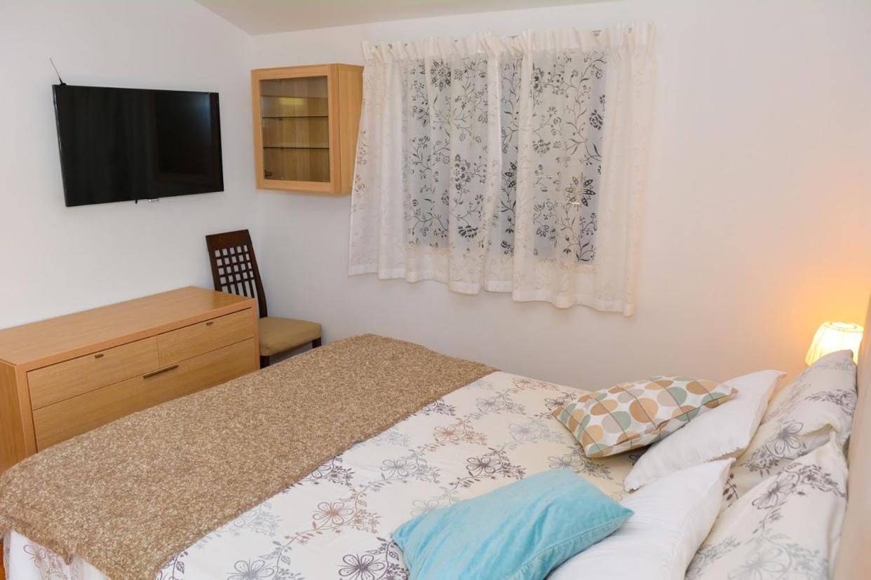 Apartment And Room Sveti Jakov 두브로브니크 외부 사진
