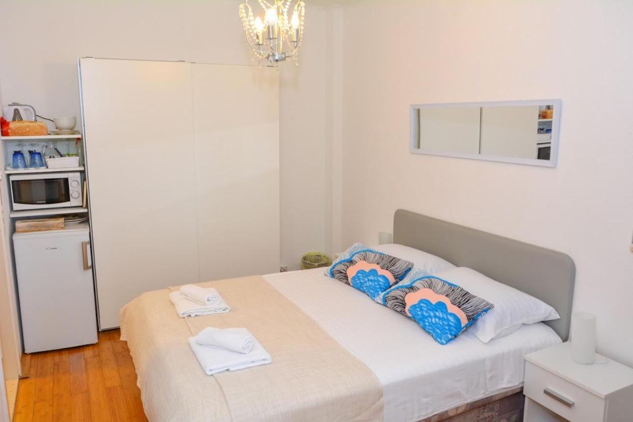 Apartment And Room Sveti Jakov 두브로브니크 외부 사진